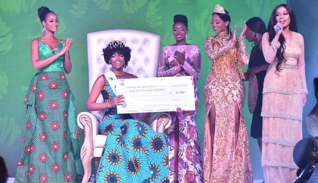 Miss Congo crowned as Miss Africa 2019 Calabar while hair on fire