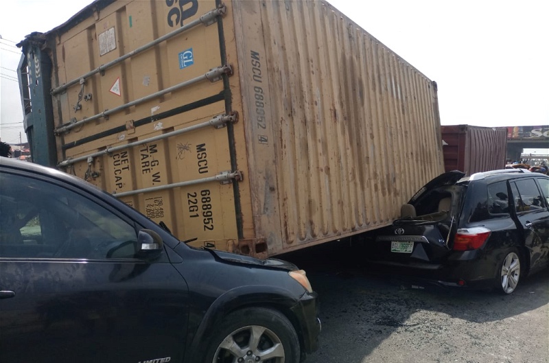 BREAKING: Container claimed live in Lagos Oshodi-Apapa expressway