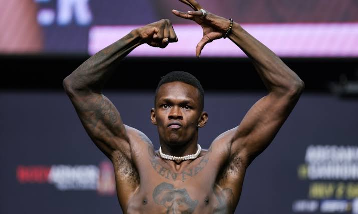 In Electrifying Performance, Adesanya Reclaims UFC Middleweight Title
