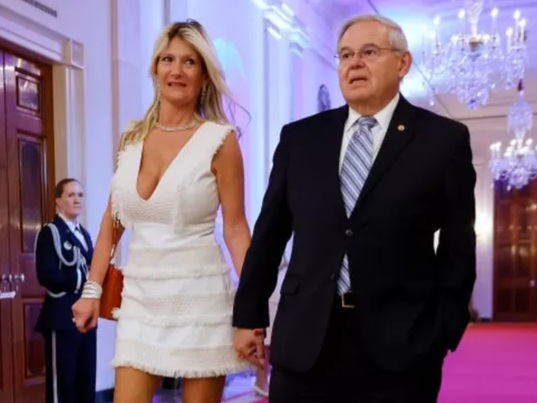 US Senator Bob Menendez, Wife Charged in Bribery Inquiry